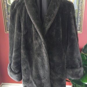 Ladies dark brown 2x faux fur stroller.